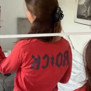 zadig tröja - Säljer min zadig & voltaire tröja! Använd 1 gång, så i princip nyskick. Kom privat för fler bilder❤️❤️köp dirket för 600 elr buda