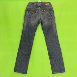 Lee Jeans  - Lee y2k jeans, tyvärr förliten så kan ej visa hur den sitter på. Men syns på docka på bild tre! W27 L31. I toppenskick. Höftbredd 36cm och innerbenslängd 78cm. Spårbar frakt på 66kr är inräknad i priset.