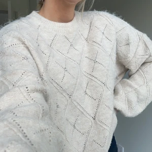 Tröja från chiquelle  - Stickad tröja från chiquelle. Använt en del men är i bra skick, storlek S/M. Köparen står för frakten!💗💗