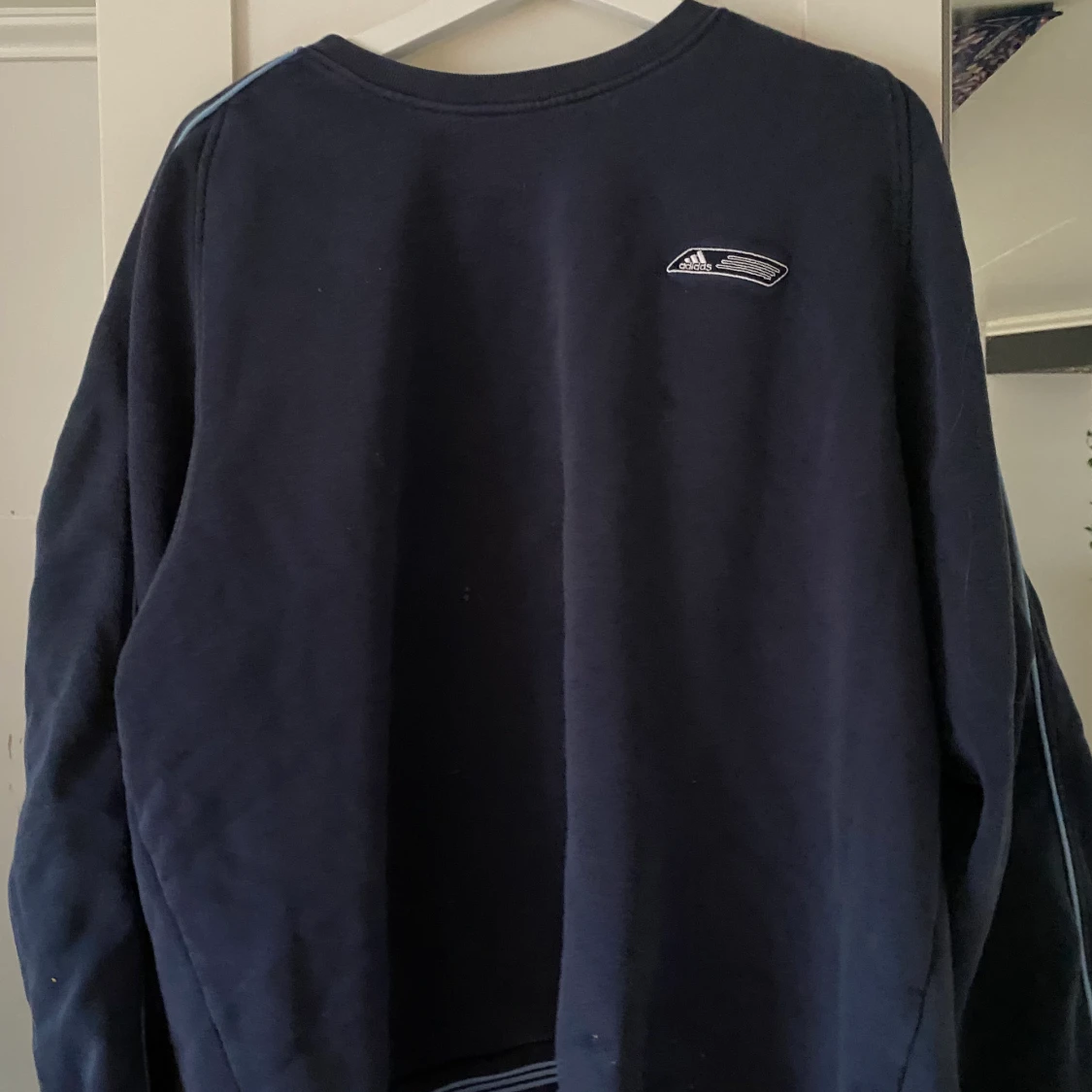 Blå sweatshirt