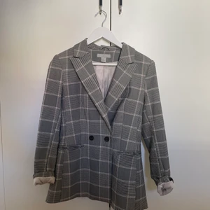 Kavaj - Kavaj från H&M i storlek 38 ☀️