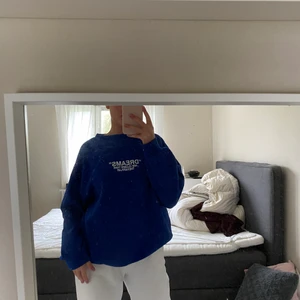 Blå oversize tröja  - Skitsnygg blå sweatshirt!