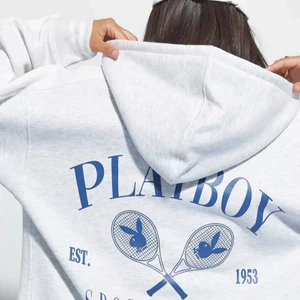Playboy hoodie - Grå oversize Playboy hoodie, knappt använd. Köparen står för frakt 