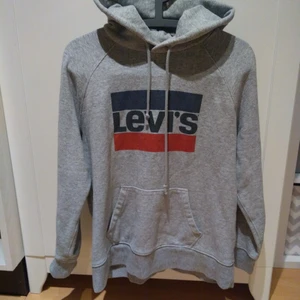 Levi's Hoodie stlr M - Bra skick. 