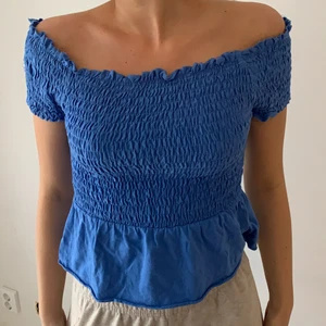 Topp - Jättesöt tröja från ginatricot. Köpt för 200 säljer för 50 kr + frakt. Storlek S. Skriv privat för frågor💕