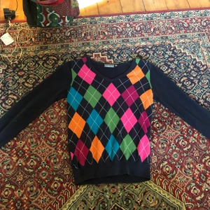 tjock tröja - skit snygg tröja som tyvärr inte faller mig i smaken längre, använde den mycket förra året men har nu slutat. passar mig super bra och är lång i armarna som jag själv gillar.