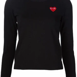 Comme des Garçons - Svart tight tröja ! Gott skick pga ej kommit till användning. Detta märke har är väldigt små i storlekarna. Tröjan är i storlek M men är snarare S!☀️