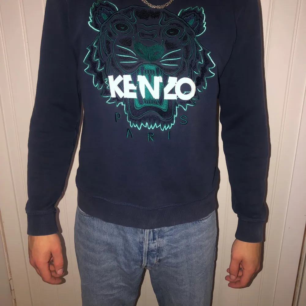 säljer min brors kenzo tröja, tröjan är i bra skick!🥰. Hoodies.