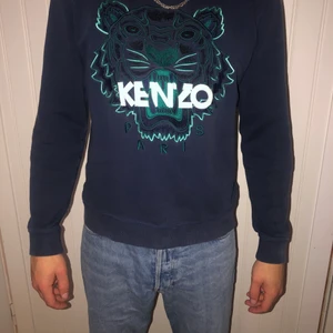 kenzo swetshirt - säljer min brors kenzo tröja, tröjan är i bra skick!🥰
