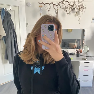 The cool elephant - Säljer mig super snygga och bekväma hoodie från the cool elephant!Säljer den pågrund av den inte kommit till användning, den är i väldigt bra skick!💗Den kostar 200kr+70 kr frakt!Har storlek M