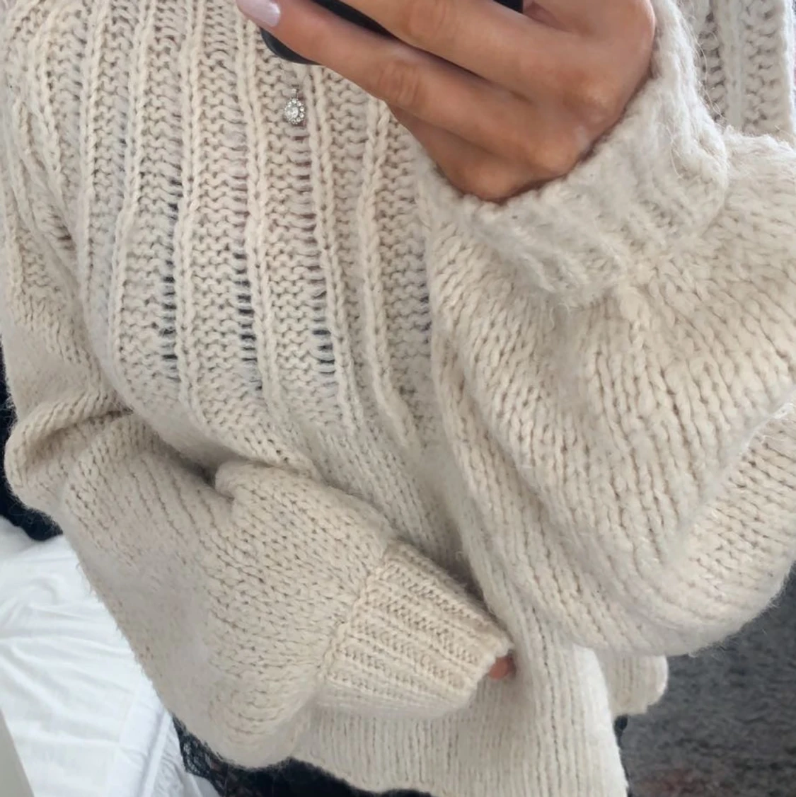 Stickad tröja med balong ärmar - 91