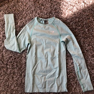 Gymshark vital seamless long sleeve  - En skön långärmad tröja från Gymshark, endast använd ett fåtal gånger då den var för liten vid inköp och har bara legat och tagit plats i garderoben sen dess.