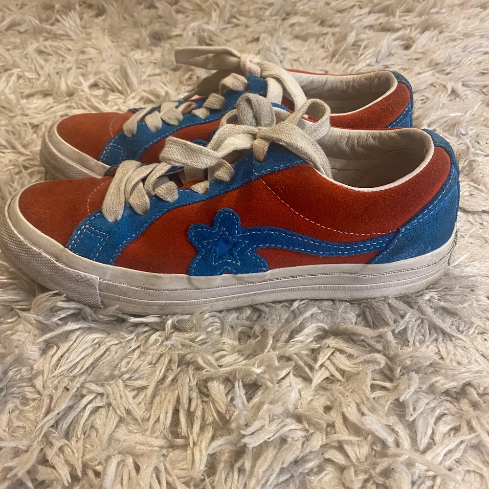 Golf le fleur skor som inte passar mig längre, storlek 38. Dustbag och låda medföljer, använda men inte trasiga alls.. Skor.