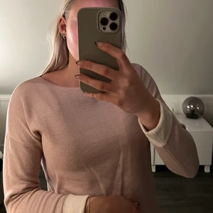 Rosa tröja  - Lite tjockare tröja. Köpare står för eventuell frakt ❤️‍🔥