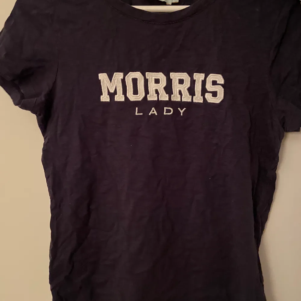 120kr inklusive frakt💓 Morris T-shirt dam i storlek M. T-shirts.