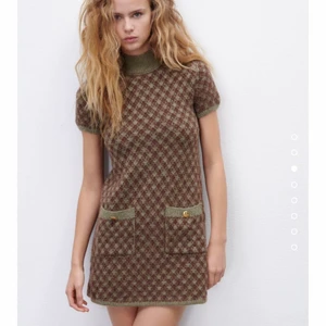 Zara klänning - Tänkte kolla om det finns något intresse för den här Zara klänningen som är helt oanvänd, lappar är kvar. Tycker den var lite kort för min smak. Skriv om ni är intresserad ❤️