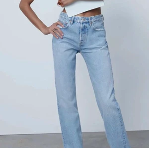 Zara midrise jeans - Jättefina midrise jeans från zara, knappt använda. Storlek 36 💘💘 200kr + frakt 📦 