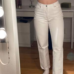 Fräscha vita jeans nu till vår och sommar! (jag är 170)
