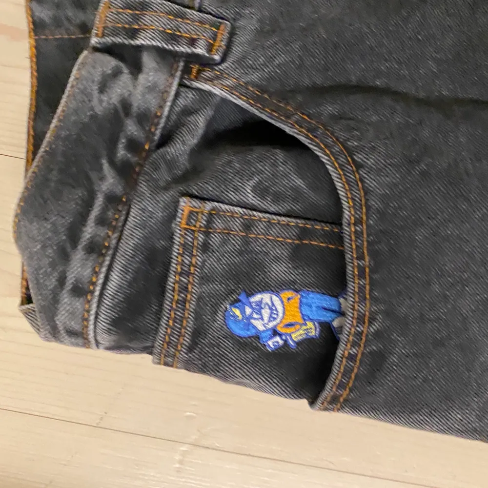 Polar byxor i bra skick. Köpt för 1300 för några månader sedan. . Jeans & Byxor.
