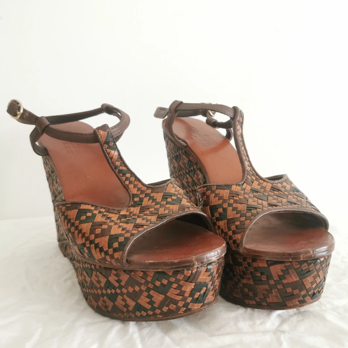 Brown wedged 90s heels - 91