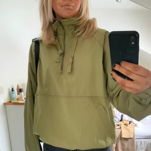Jacka från zara strl m - Säljer den snyggaste jackan från zara i strl m!! Sjukt cool
