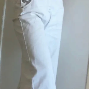 hängselbyxor - beigea hängselbyxor storlek 32 