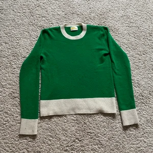 Kashmir From future stl S - Säljer den här asscoola from future tröjan. Färgen på tröjan är så snygg. Den är använd fåtal gånger. Säljer på grund av att den är lite för liten för mig och allmänt för liten i storleken. Tröjan är kanska kort och lite lite nopprig. Frakt ingår ej. Nypris ca 1400kr!