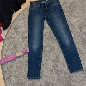 H&M jeans - Fina mörkblå jeans