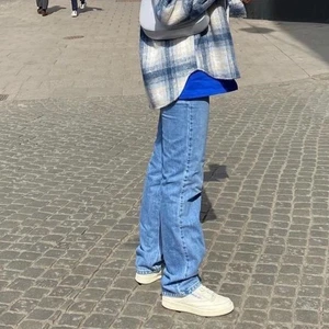 Reebok sneakers - Sneakers använda 2-3 ggr från Reebok! Strl 38. Vita med blåa detaljer. Möts i sthlm / fraktar