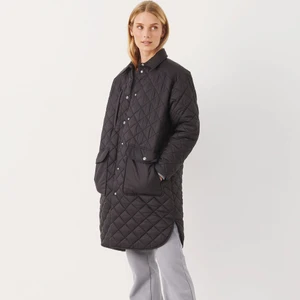 Svart Quiltad kappa Part Two 36 - Helt ny quiltad kappa från Part Two. Ganska oversized. Nypris: 1700kr 