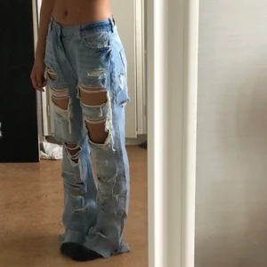 Rebecca stella jeans - Lågmidjade tvärfeta jeans köpta second hand! Dom är sååå snygga men sitter inte som jag vill ha dom längre 😭😭😭 