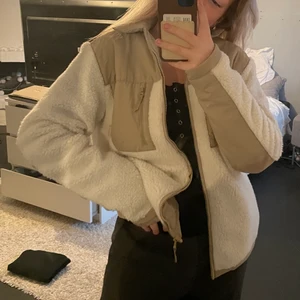 Teddy Jacka - Sååå fin Teddy jacka som tyvärr bara hänger i garderoben, Perfekt nu till våren🤩