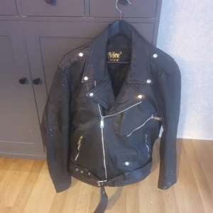 Nice London  - Skinnjacka, svart, storlek:M. Äkta läder.