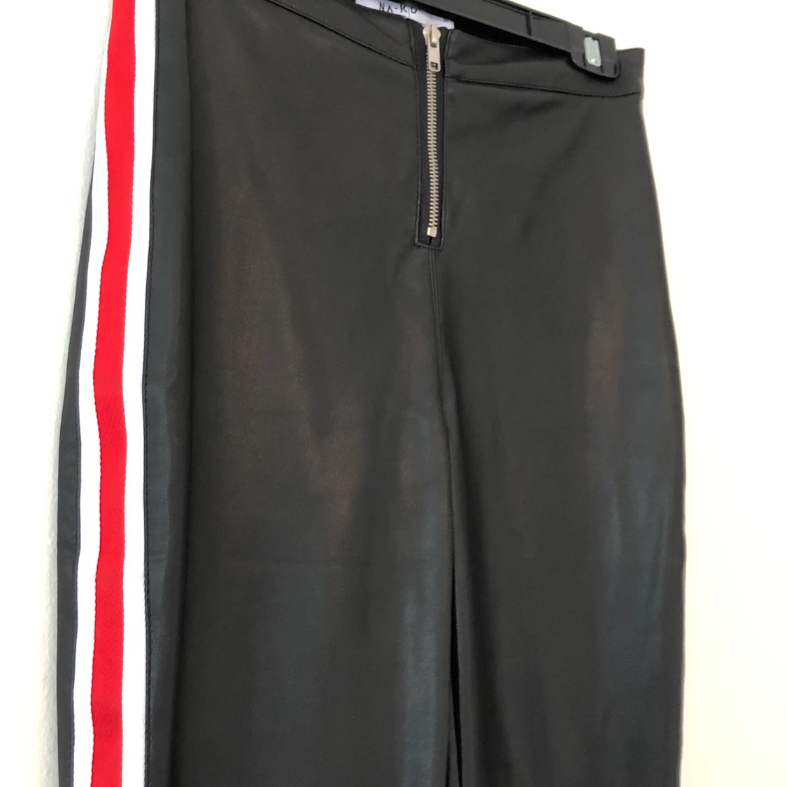 Svarta (faux) läderbyxor  - 91