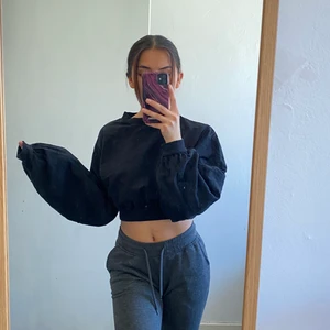 Tröja Nly - Svart tröja med vida armar från Nelly, storlek XS