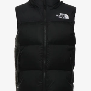 North face väst - Hjälper min kompis att sälja sin as snygga väst från ”the north face”. Köptes för bara någon månad sedan och har inte kommit till användning. Köp direkt för 1000.