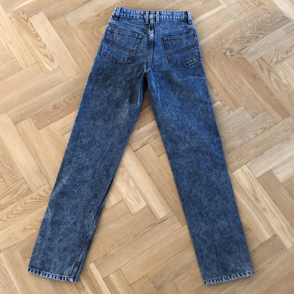 Tyvärr för små för mig och kan därför inte visa dom på. Helt nya och oanvända såklart. Strl 26/36 från Asos Tall. Slutsålda! Skitsnygga byxor verkligen!!❤️. Jeans & Byxor.