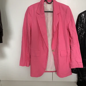 Rosa kavaj ifrån Hm storlek 36  frakten ingår i priset - Jätte fin oversize kavaj oanvänd 