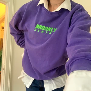 Lila tröja - Lila tröja från Daisy street som är slutsåld på asos. Den har fleece på insidan och är mycket bekväm. Fint skick och i storlek 36. Kan mötas upp i stockholm! :) BUD FRÅN 150 (frakt tillkommer)! kolla gärna in mina andra annonser!!!!💓