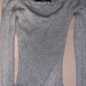 Off shoulder - Fin offshoulder tröja som är tajt