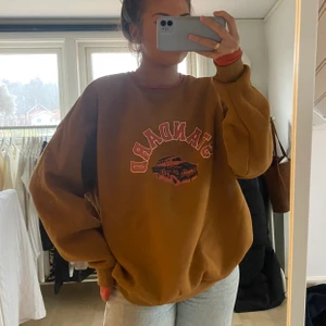 Oversized sweater brun - Strl S men väääldigt oversized modell så skulle säga XL 🥰 
