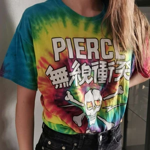 Pierce the Veil tie dye - Äkta merch, hela bandnamnet står på framsidan vilket inte syns på bilden
