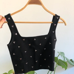 Topp Zara - Säljer denna supersöt topp från Zara! Storlek 38. Superfint skick, använd 2 gånger.