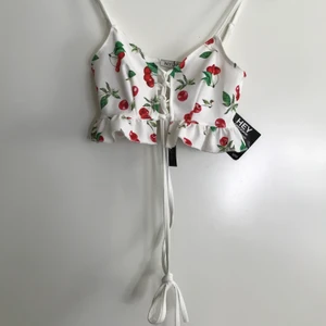 Nelly crop top - Nelly crop top i storlek xs .