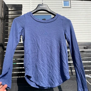 enkel blå topp - enkel blå topp 💕 köparen står för frakten