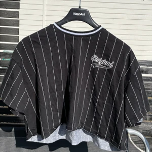 oversized croptop - randig oversized croptop 🖤 köparen står för frakten