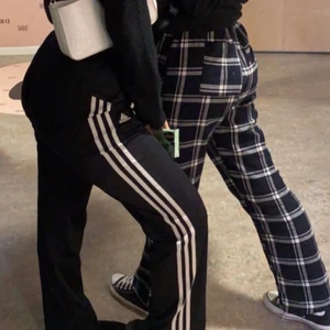 Adidasbyxor vida - Säljer dessa extremt snygga adidas byxor! Jag har storlek 36💖