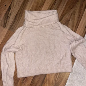 H&M stickad polo - Stickad tröja med lössittande polo, storlek S