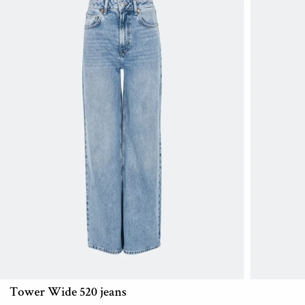 Säljer dessa jeans från bikbok som jag klippt av ca 2 cm i fötterna på, då det är för långa för mig som är 175cm. Säljer dom då de tyvärr inte är min stil längre, byxorna är i bra skick då jag endast använt dom ca 4 gånger. Skriv för mer bilder/info😁. Jeans & Byxor.