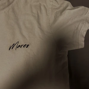 Mares Merch  - Säljer min Mares T-Shirt i väldigt bra skick⚡️⚡️
